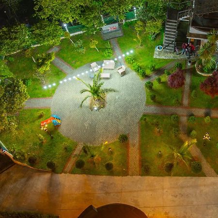 Green Yard Hotel Batumi Ngoại thất bức ảnh